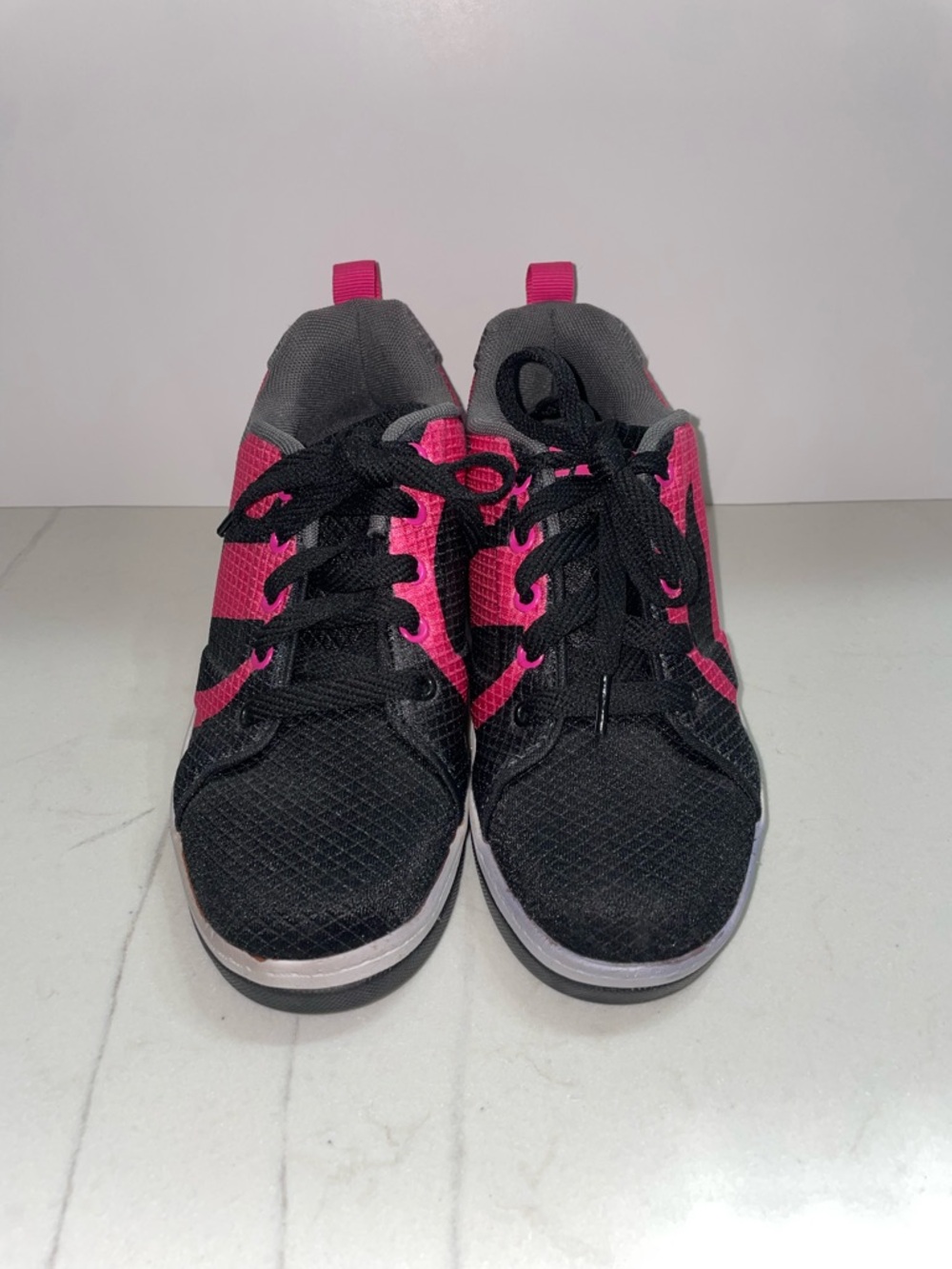 Heelys Black & Hot Pink Rolling Skate Wheels Sneakers Girl’s Size Youth 4